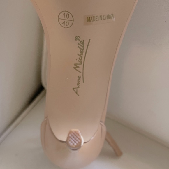 ✨NEW✨ Clear & nude strappy sandal - Picture 7 of 7